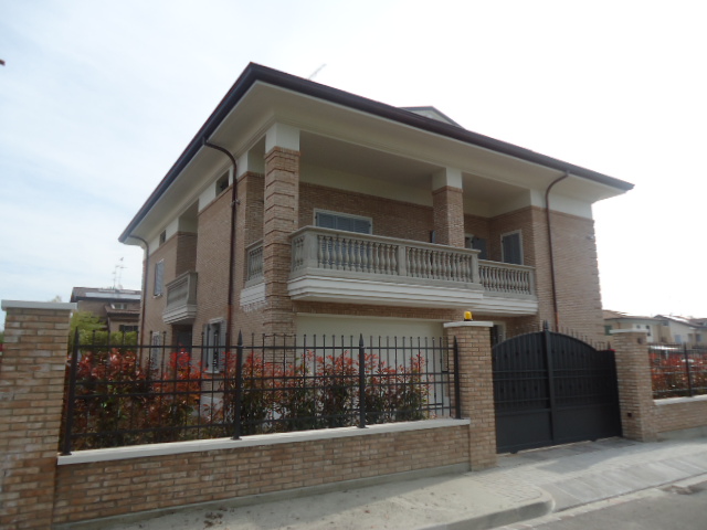 Restoration of the historic Villa Carolina 01